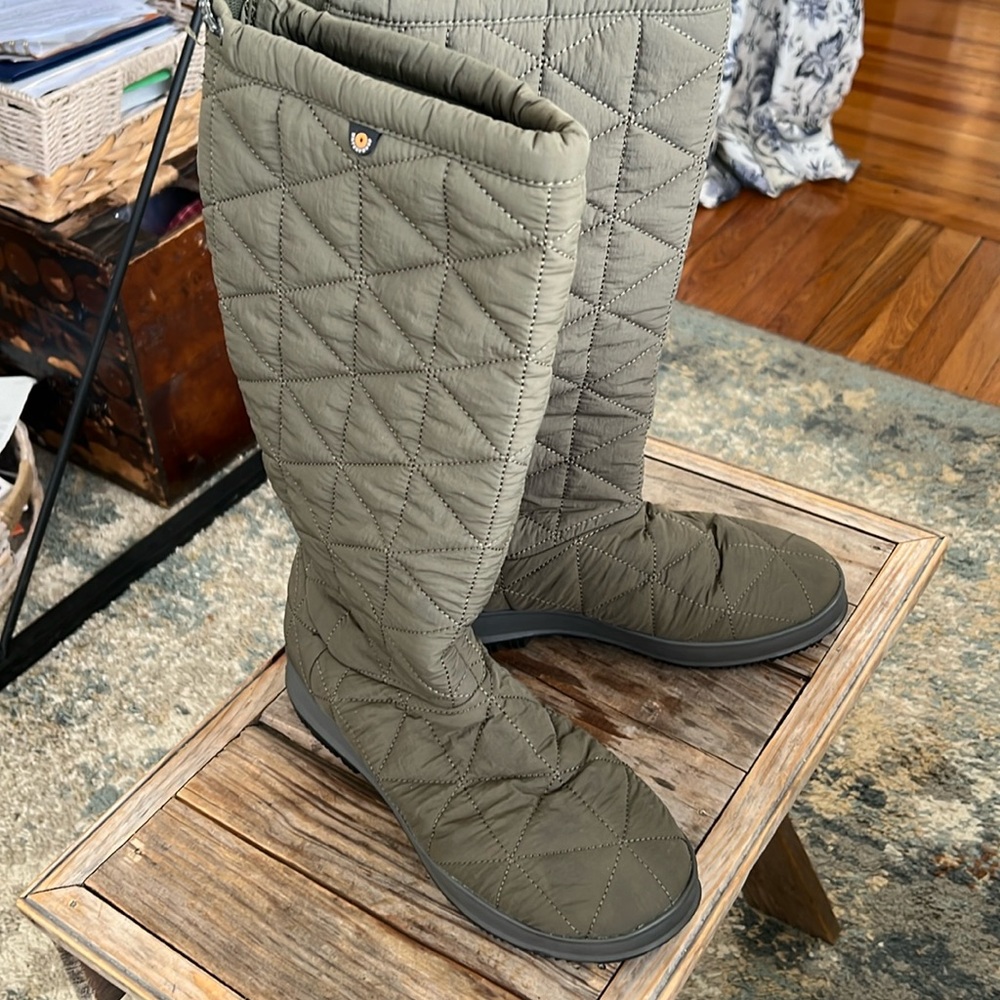 New Bogs Winter Boot waterproof size 8 euro 39